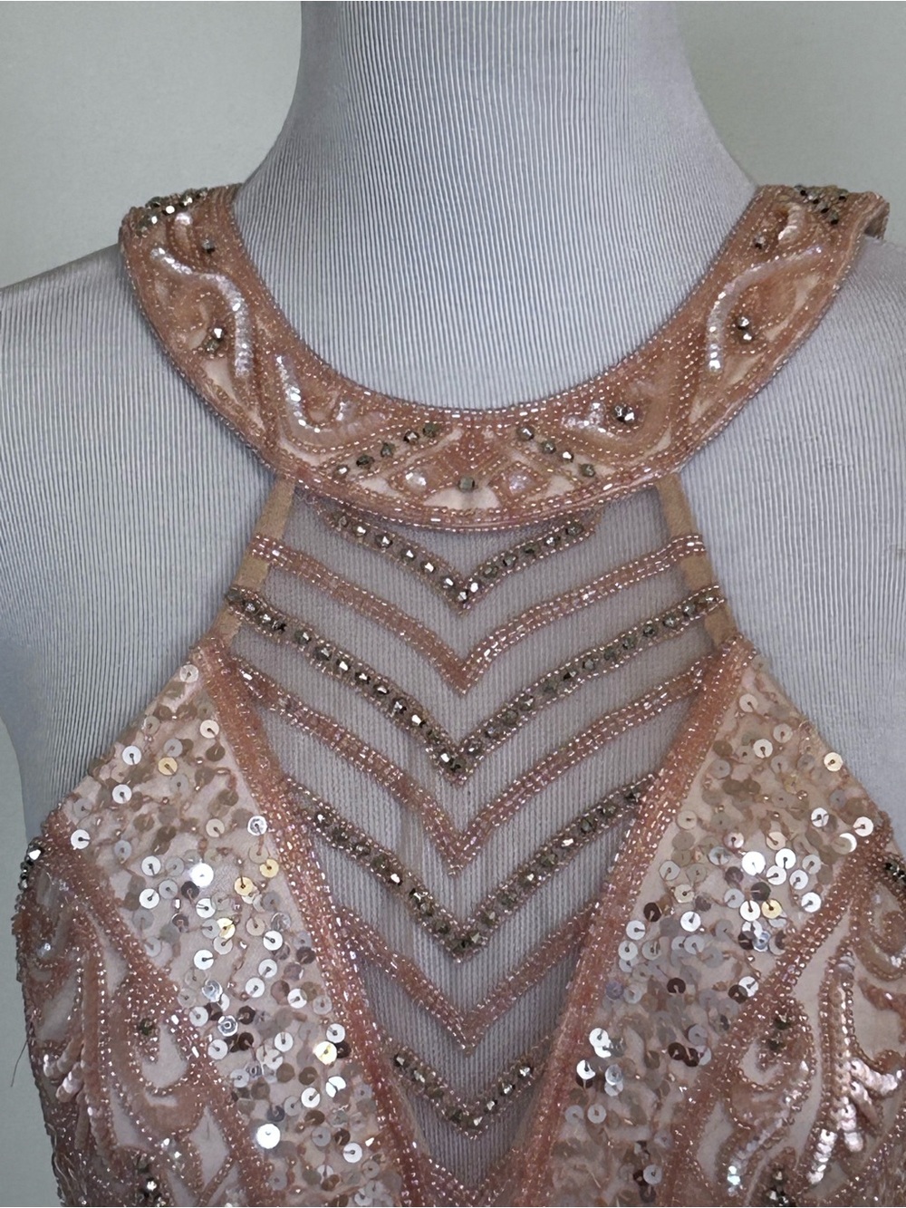 Camille La Vie Champagne Pink Sequin Beaded Formal Maxi Gown Size 4 - Picture 5 of 9